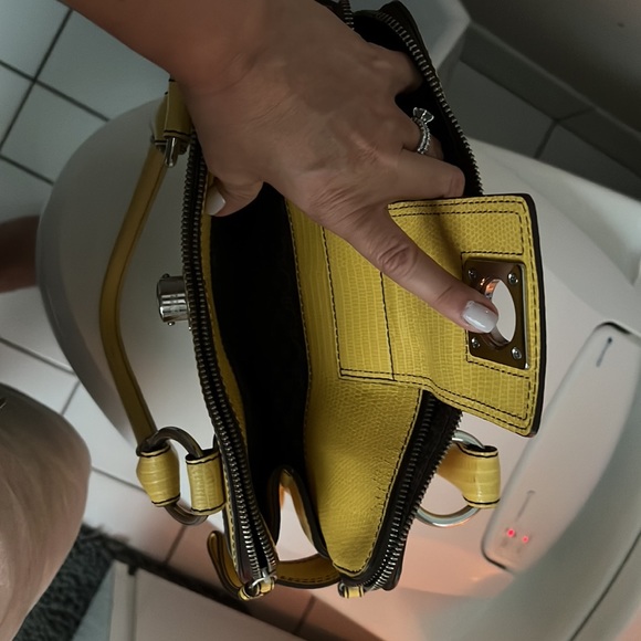 Yellow leather banana republic small shoulder bag - Picture 7 of 10